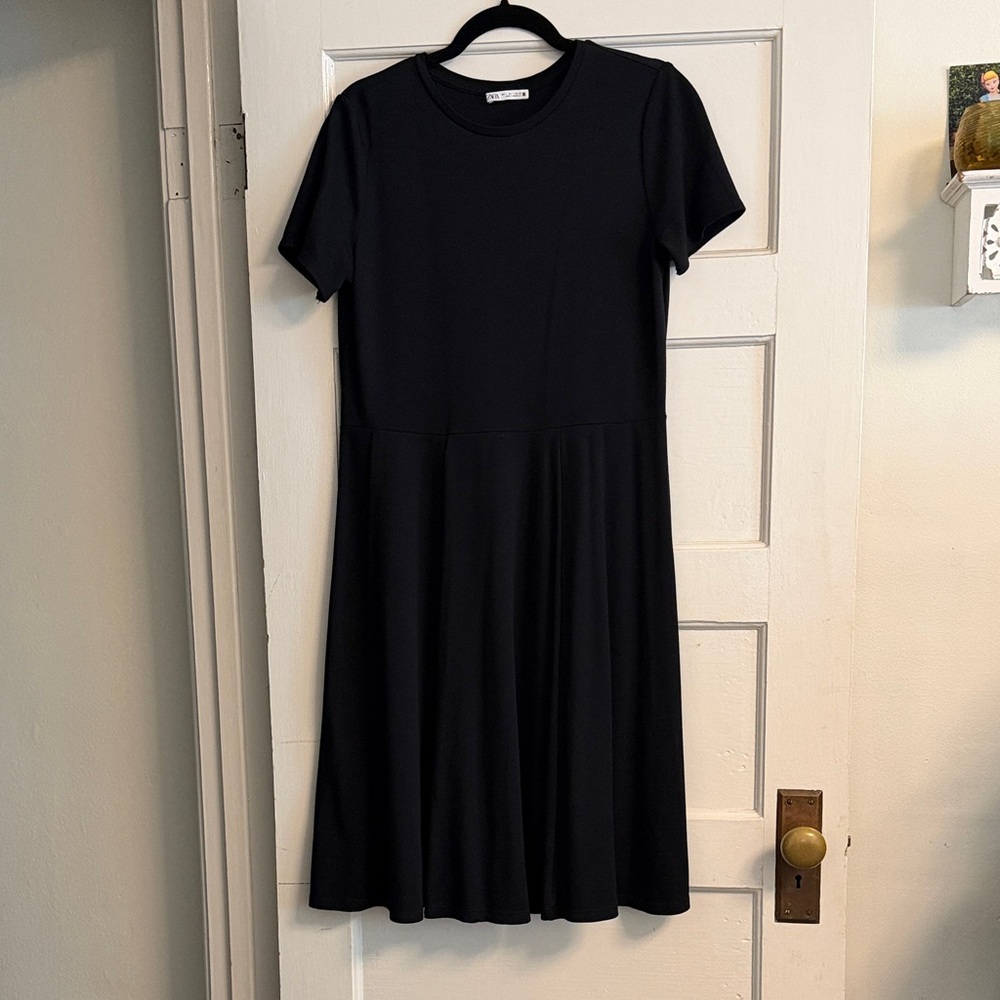 Zara Black Short-Sleeve Fit-and-Flare Midi Dress - Picture 5 of 5